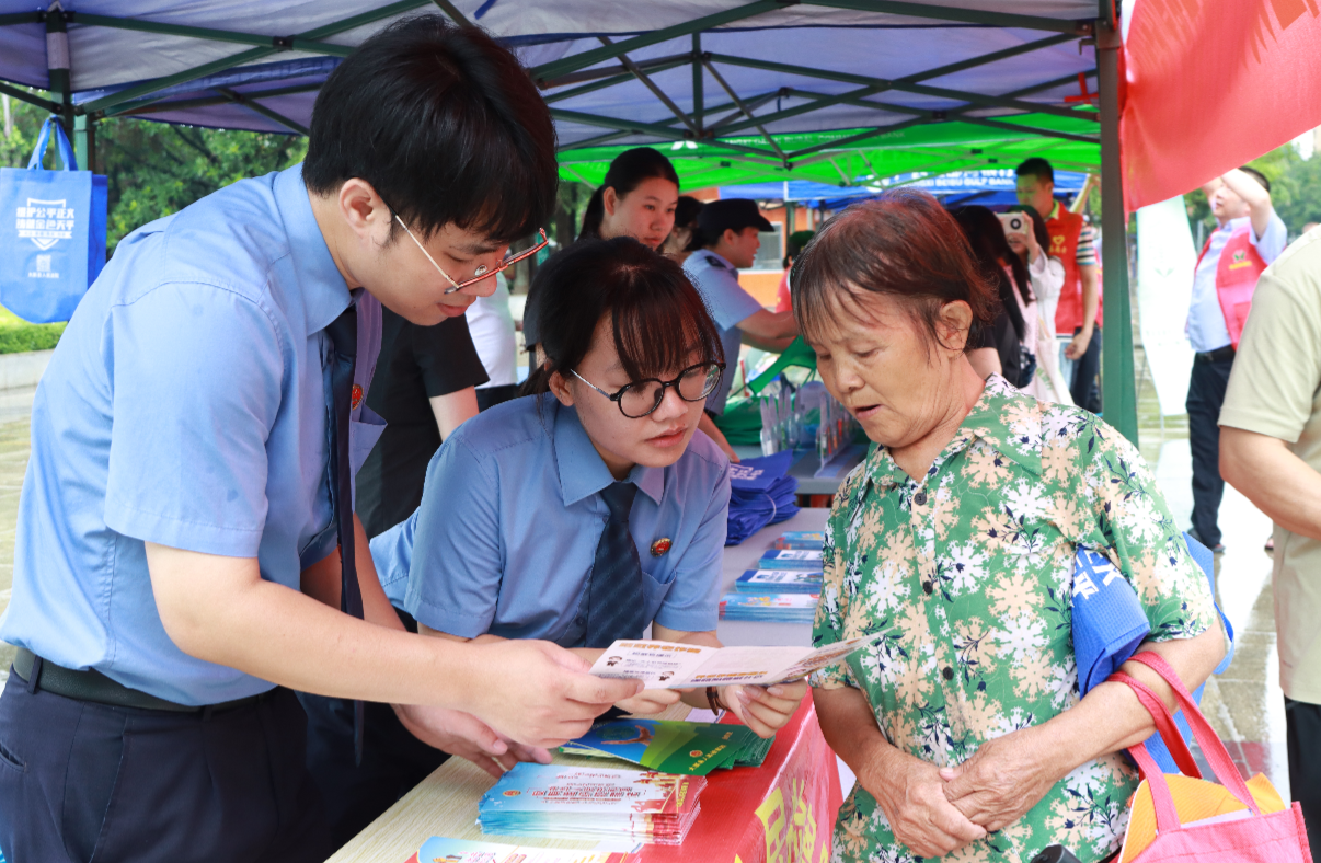 守住钱袋子·护好幸福家 |大新县检察院开展防范非法金融普法宣传活动